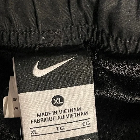 Nike Men's Black Swimshorts - Picture 3 of 3